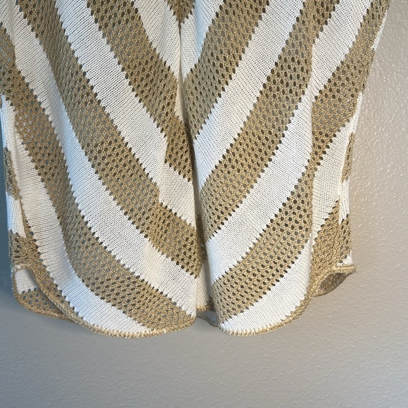 Two-One-Two New York crochet short sleeved lightweight sweater, Petite Large - Picture 4 of 7